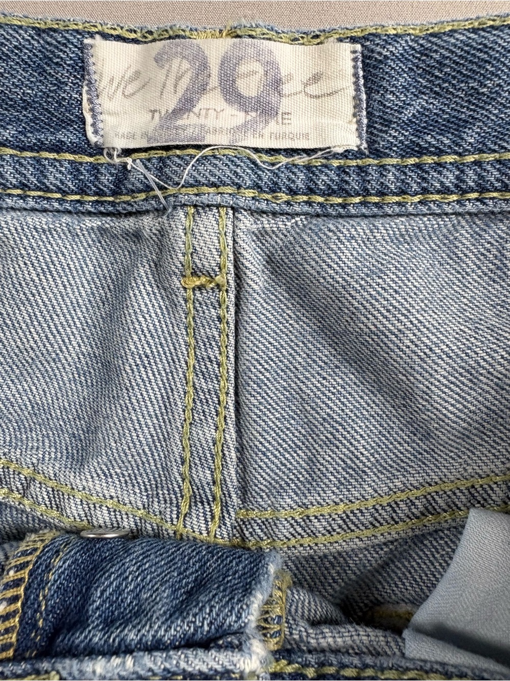We The Free Women's Blue Jeans Button Fly Straight Leg Size 29 Distressed Denim - Picture 2 of 8